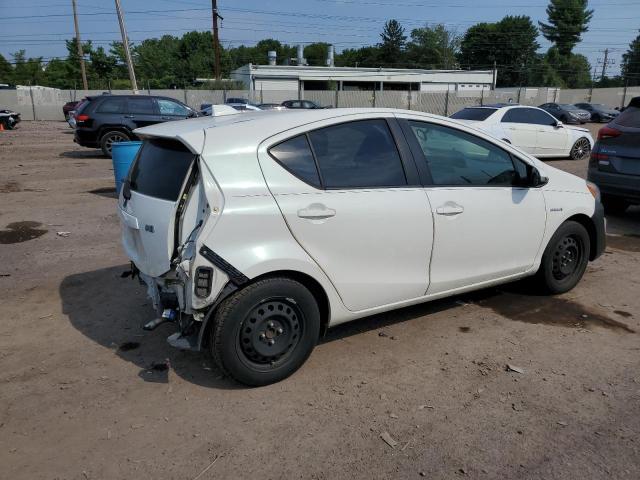 Photo 2 VIN: JTDKDTB36F1586132 - TOYOTA PRIUS C 