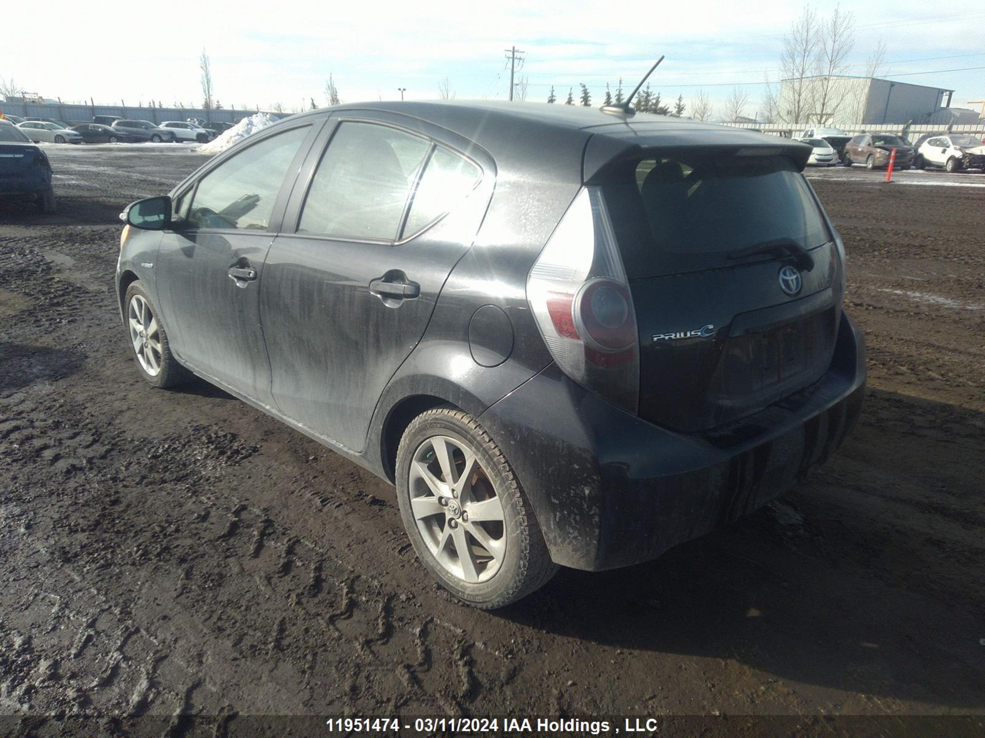 Photo 2 VIN: JTDKDTB37C1015079 - TOYOTA PRIUS C 