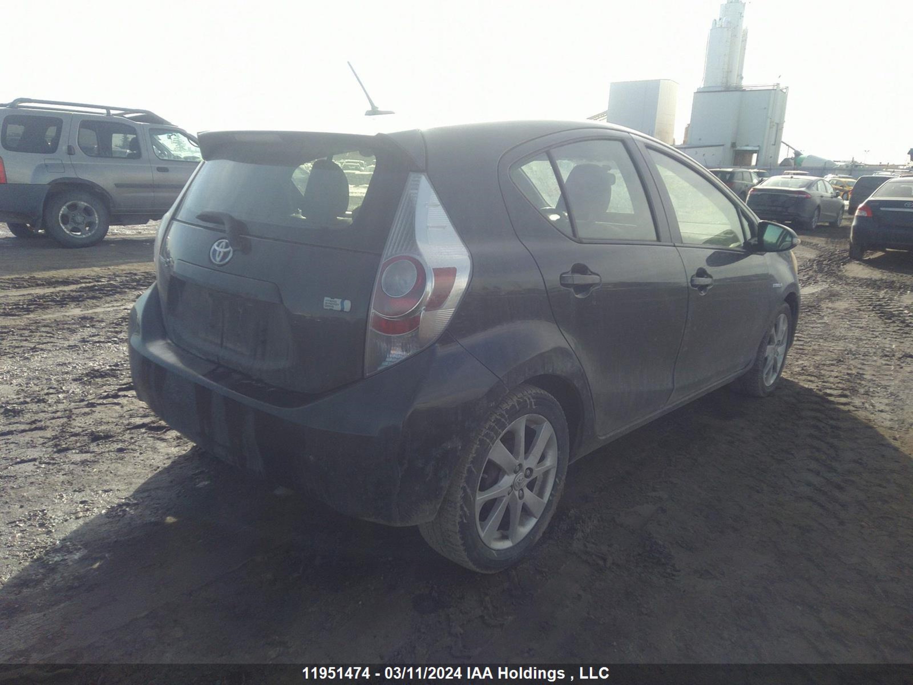 Photo 3 VIN: JTDKDTB37C1015079 - TOYOTA PRIUS C 