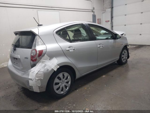 Photo 3 VIN: JTDKDTB37C1519700 - TOYOTA PRIUS C 