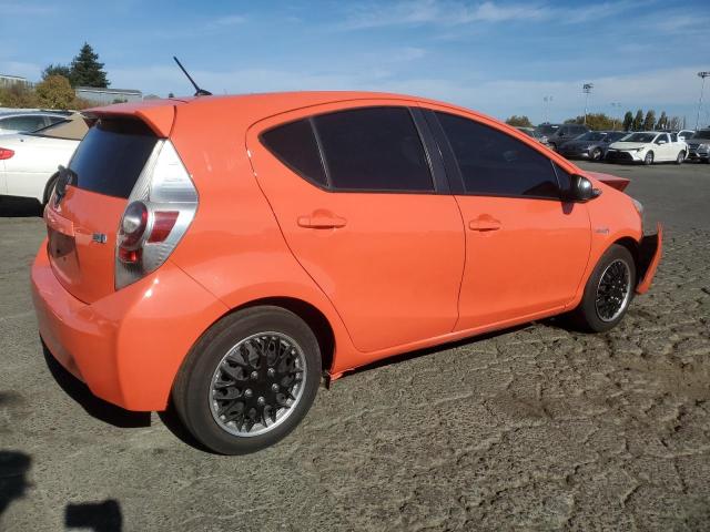 Photo 2 VIN: JTDKDTB37D1034300 - TOYOTA PRIUS C 