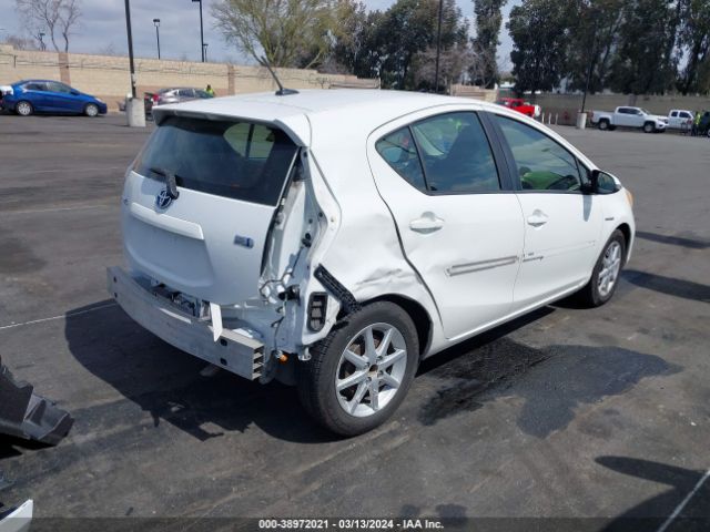 Photo 3 VIN: JTDKDTB37D1041098 - TOYOTA PRIUS C 