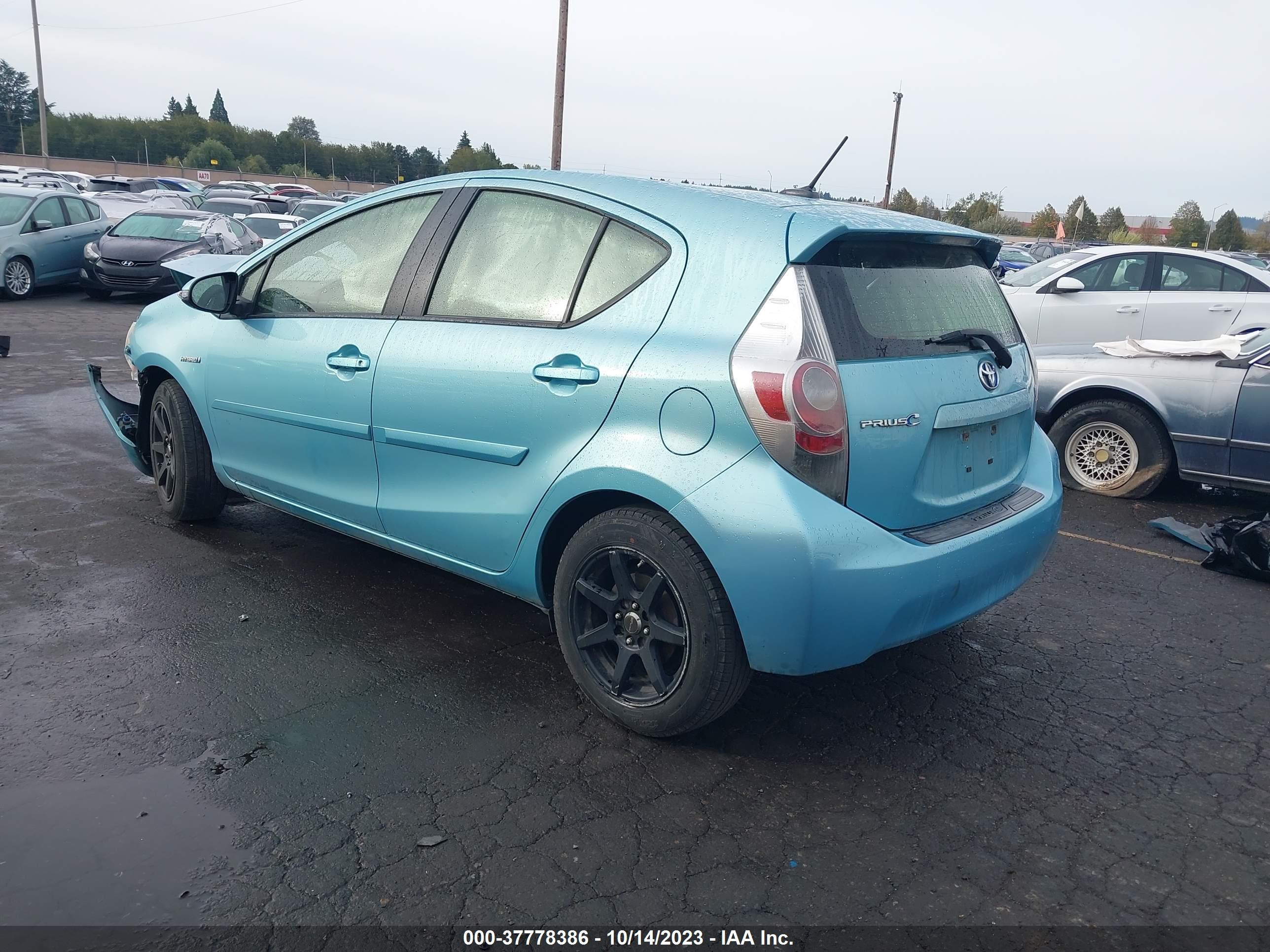 Photo 2 VIN: JTDKDTB37D1046608 - TOYOTA PRIUS C 