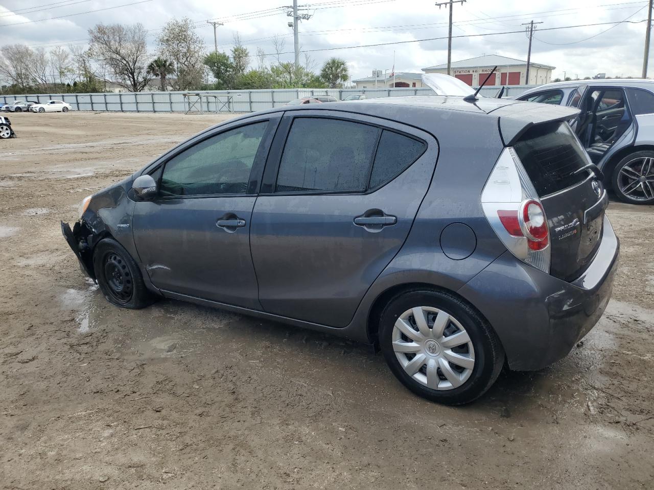 Photo 1 VIN: JTDKDTB37D1540015 - TOYOTA PRIUS 