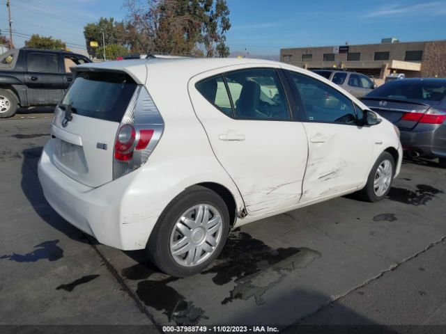 Photo 3 VIN: JTDKDTB37E1560279 - TOYOTA PRIUS C 