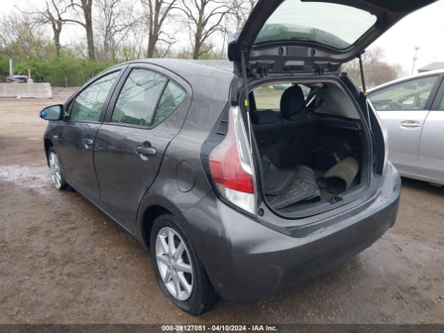 Photo 2 VIN: JTDKDTB37F1583837 - TOYOTA PRIUS C 