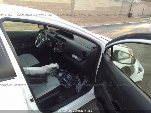 Photo 4 VIN: JTDKDTB37F1586172 - TOYOTA PRIUS C 