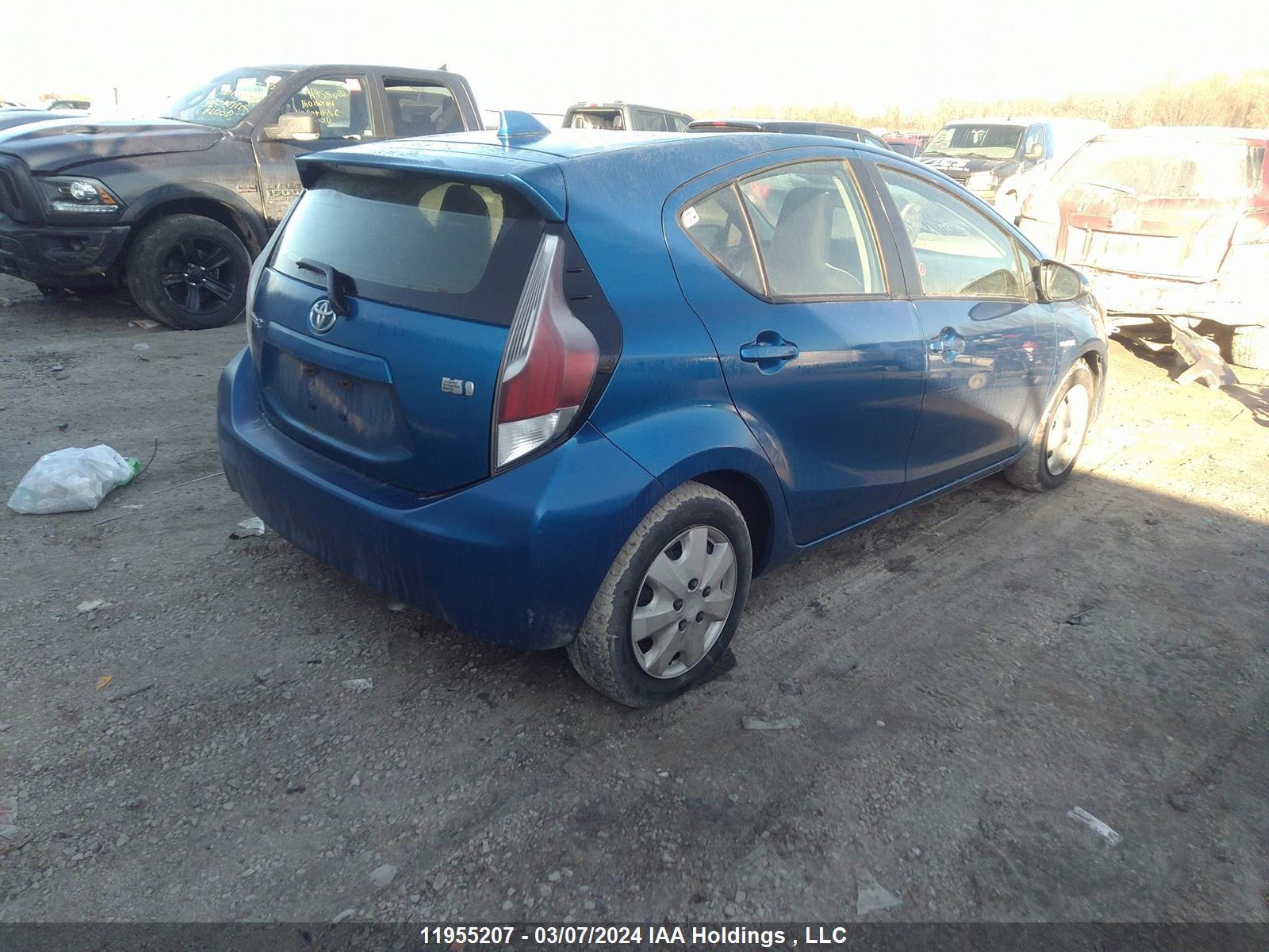 Photo 3 VIN: JTDKDTB37G1125166 - TOYOTA PRIUS C 