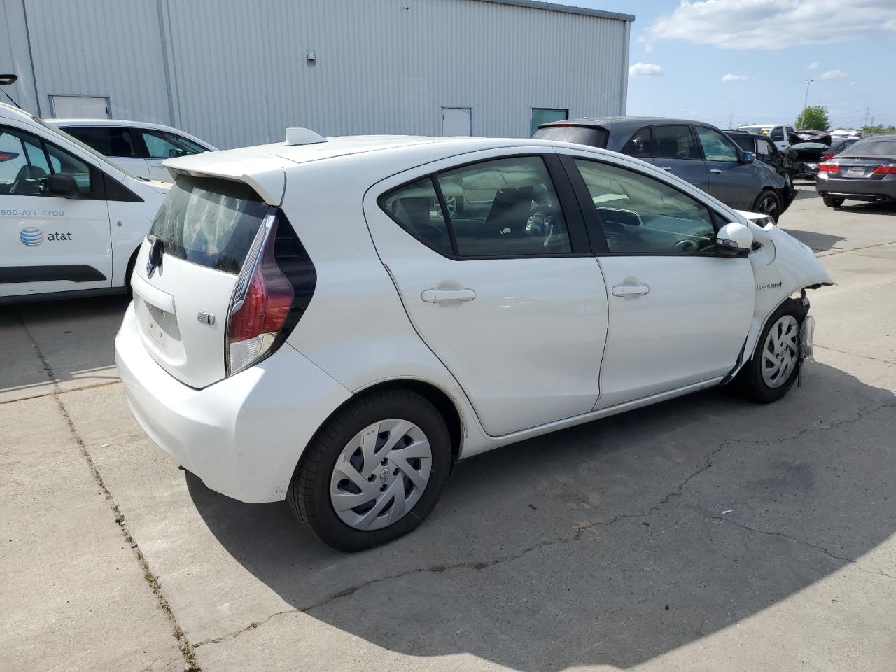 Photo 2 VIN: JTDKDTB37G1590451 - TOYOTA PRIUS 