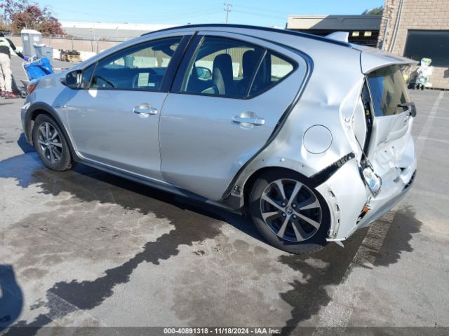 Photo 2 VIN: JTDKDTB37J1604548 - TOYOTA PRIUS C 