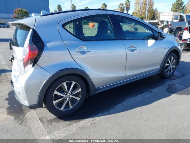 Photo 3 VIN: JTDKDTB37J1604548 - TOYOTA PRIUS C 