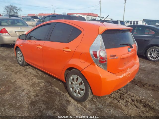 Photo 2 VIN: JTDKDTB38C1030559 - TOYOTA PRIUS C 