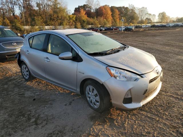 Photo 3 VIN: JTDKDTB38C1522640 - TOYOTA PRIUS C 