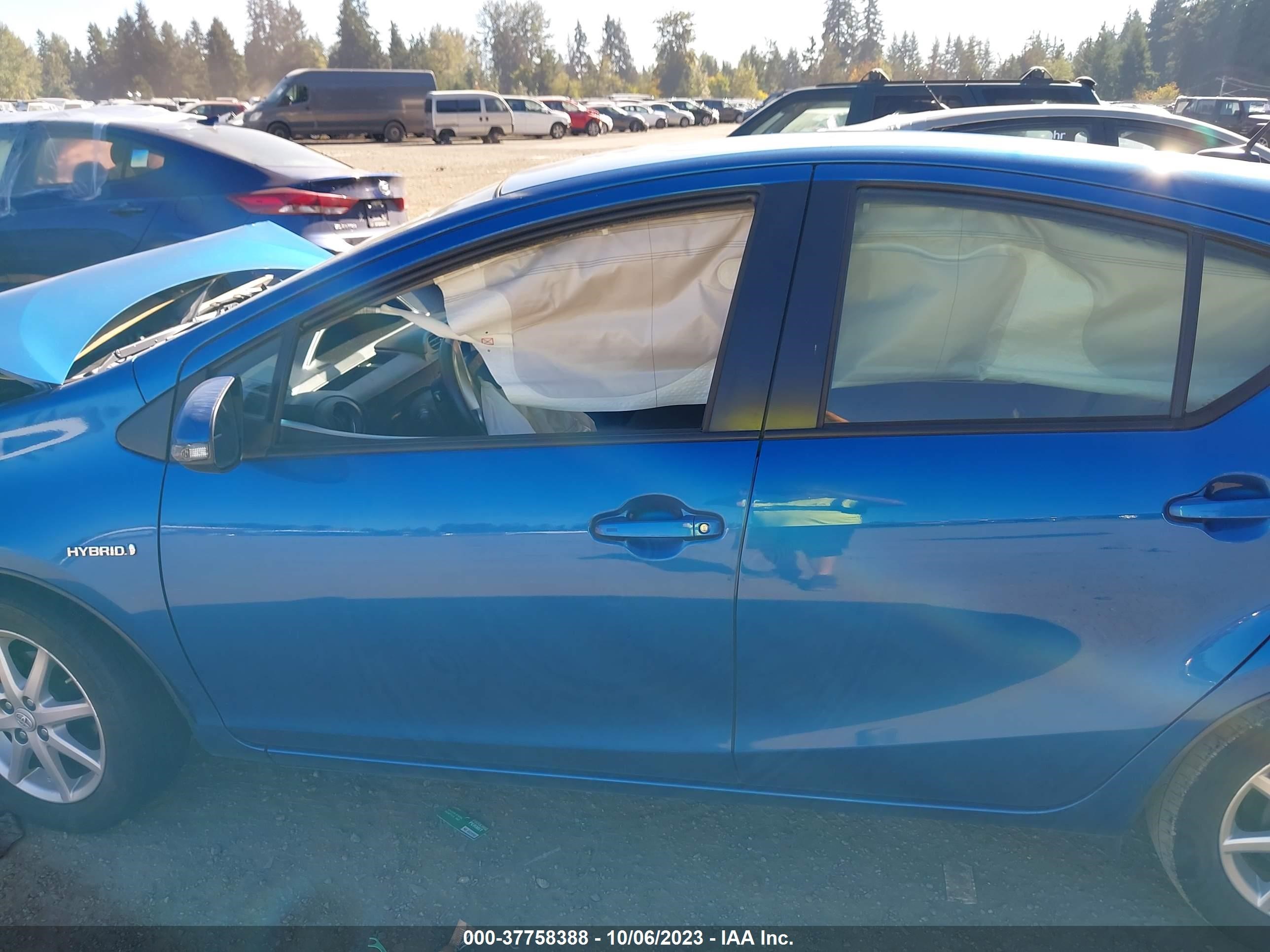 Photo 12 VIN: JTDKDTB38D1039585 - TOYOTA PRIUS C 