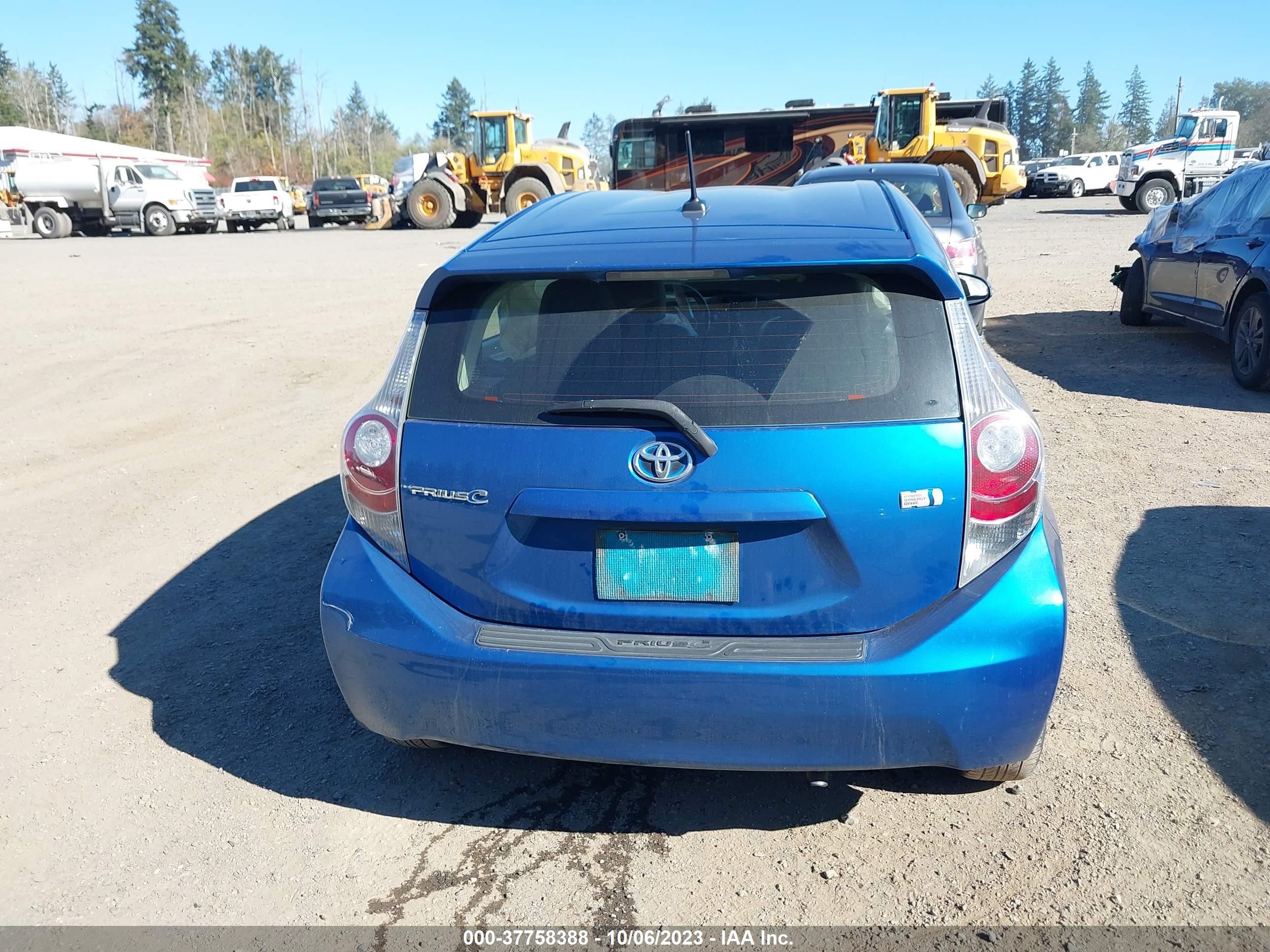 Photo 14 VIN: JTDKDTB38D1039585 - TOYOTA PRIUS C 