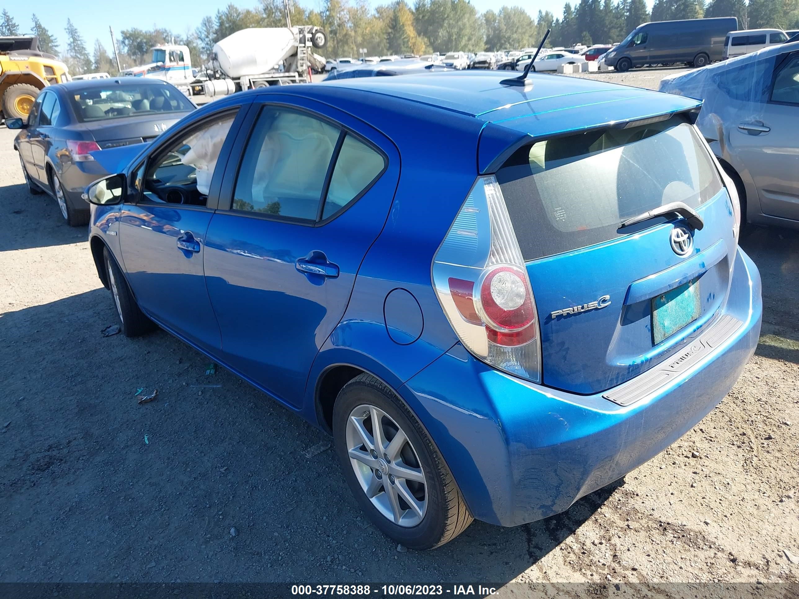 Photo 2 VIN: JTDKDTB38D1039585 - TOYOTA PRIUS C 