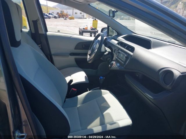 Photo 4 VIN: JTDKDTB38D1044625 - TOYOTA PRIUS C 