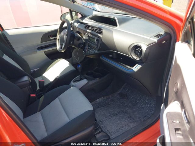 Photo 4 VIN: JTDKDTB38D1052725 - TOYOTA PRIUS C 