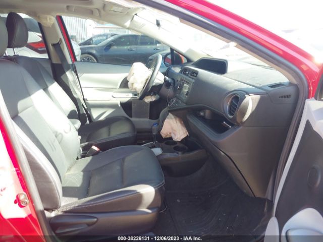 Photo 4 VIN: JTDKDTB38D1055141 - TOYOTA PRIUS C 