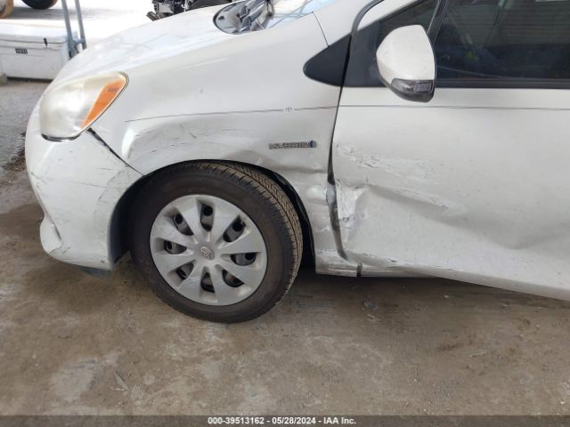 Photo 5 VIN: JTDKDTB38D1058850 - TOYOTA PRIUS C 