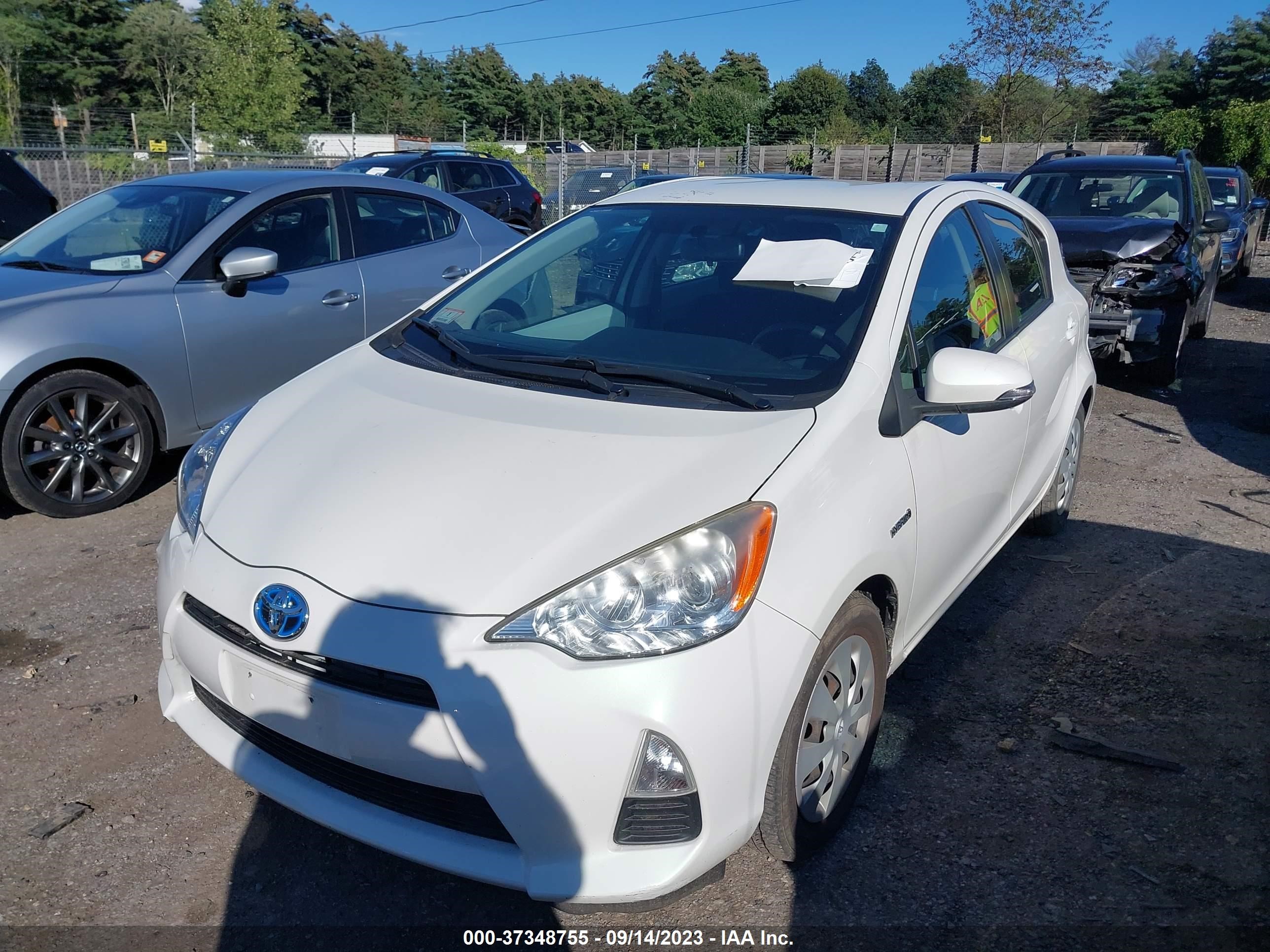 Photo 1 VIN: JTDKDTB38D1541366 - TOYOTA PRIUS C 