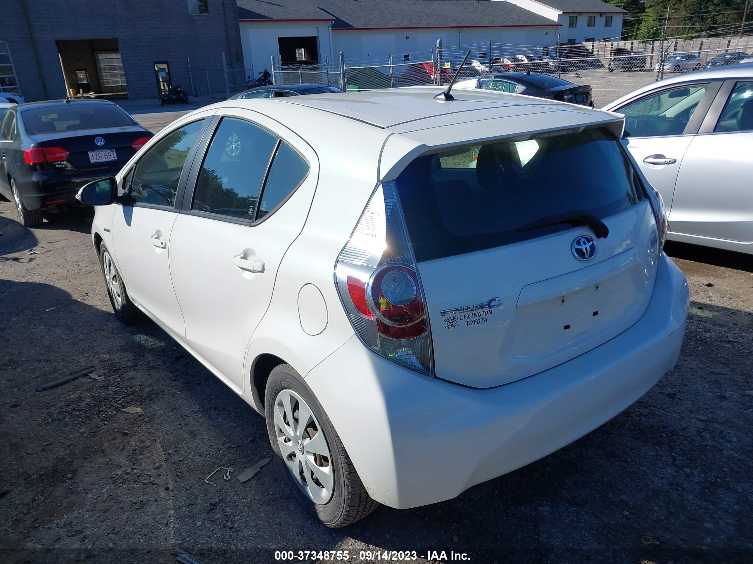 Photo 2 VIN: JTDKDTB38D1541366 - TOYOTA PRIUS C 