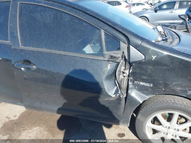 Photo 5 VIN: JTDKDTB38D1544400 - TOYOTA PRIUS C 