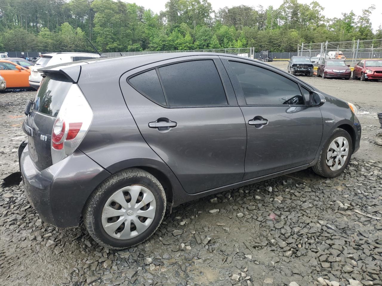 Photo 2 VIN: JTDKDTB38D1557695 - TOYOTA PRIUS 