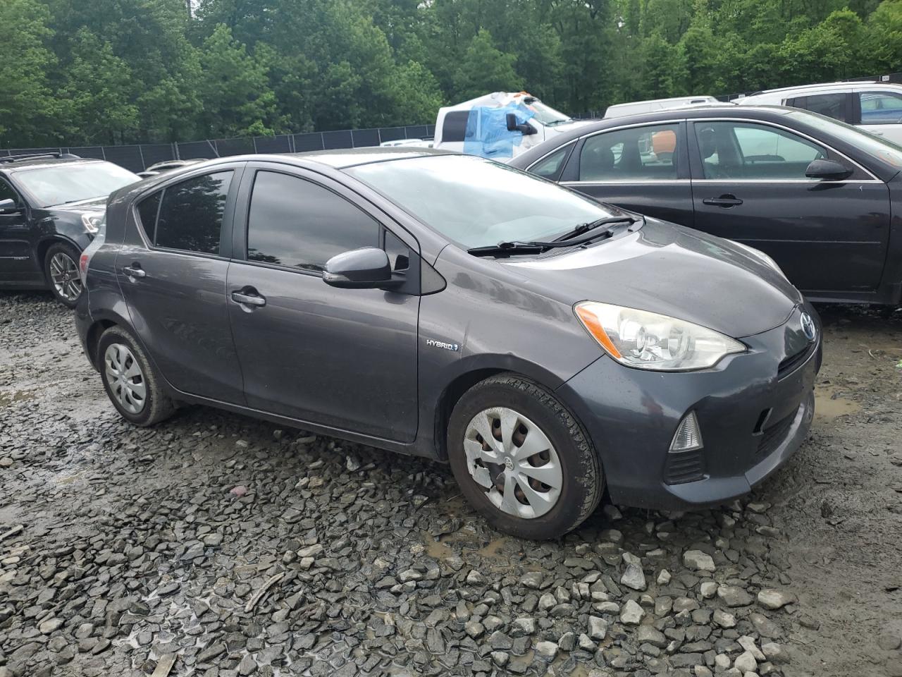 Photo 3 VIN: JTDKDTB38D1557695 - TOYOTA PRIUS 