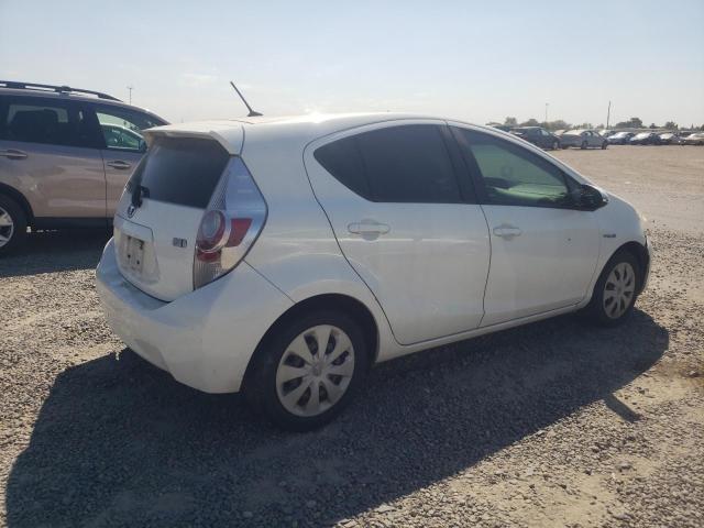 Photo 2 VIN: JTDKDTB38E1560047 - TOYOTA PRIUS C 