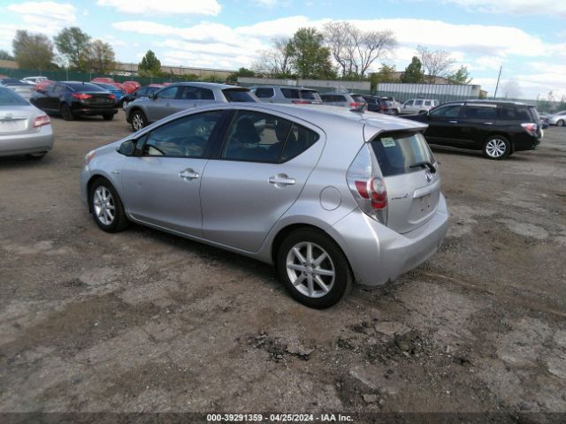 Photo 2 VIN: JTDKDTB38E1570111 - TOYOTA PRIUS C 