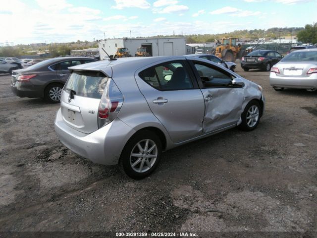 Photo 3 VIN: JTDKDTB38E1570111 - TOYOTA PRIUS C 