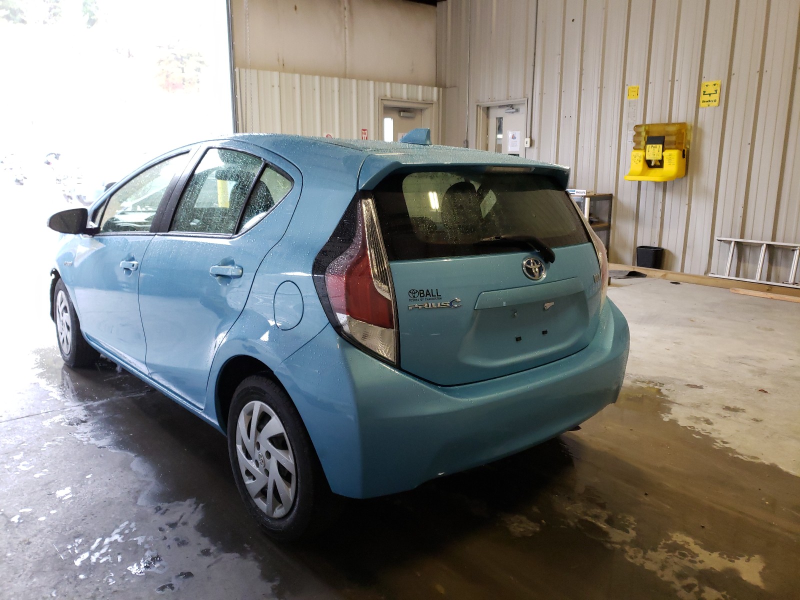 Photo 2 VIN: JTDKDTB38F1104177 - TOYOTA PRIUS C 