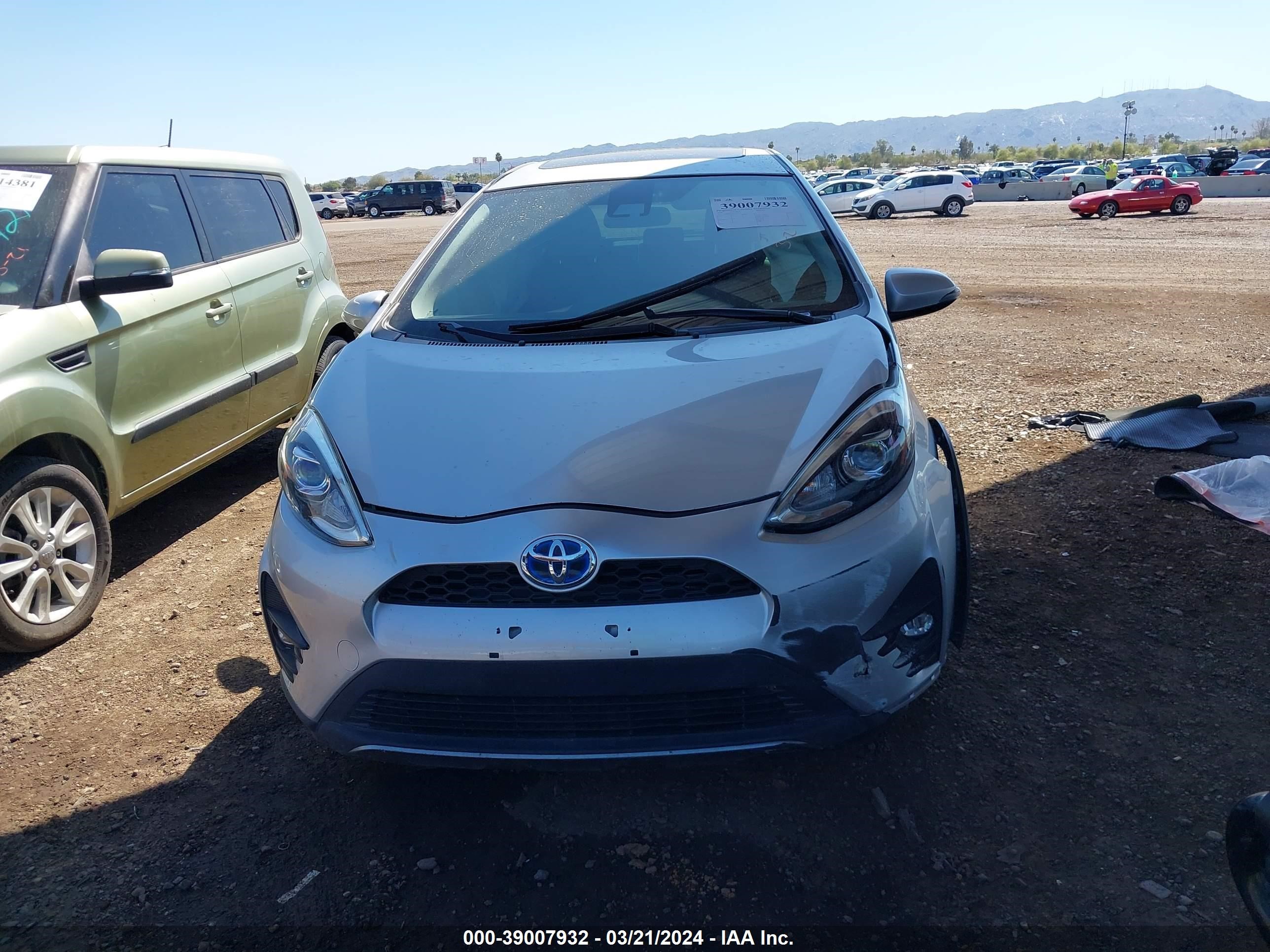 Photo 11 VIN: JTDKDTB38J1617714 - TOYOTA PRIUS C 