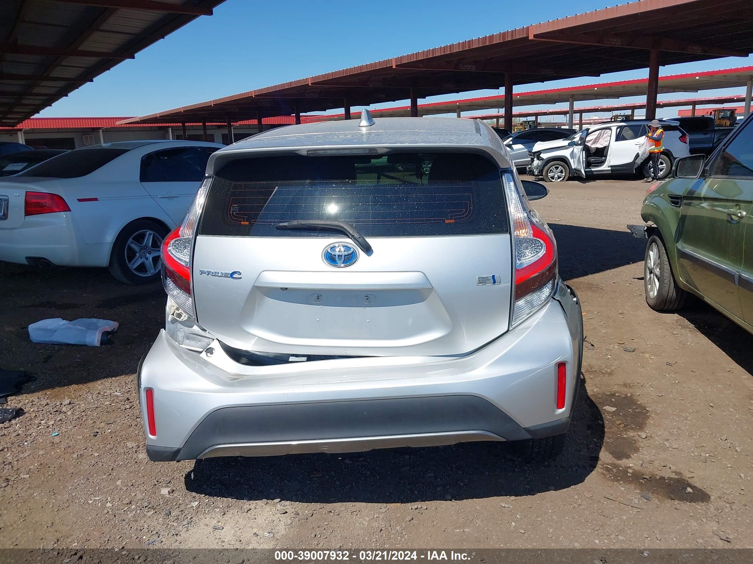 Photo 15 VIN: JTDKDTB38J1617714 - TOYOTA PRIUS C 