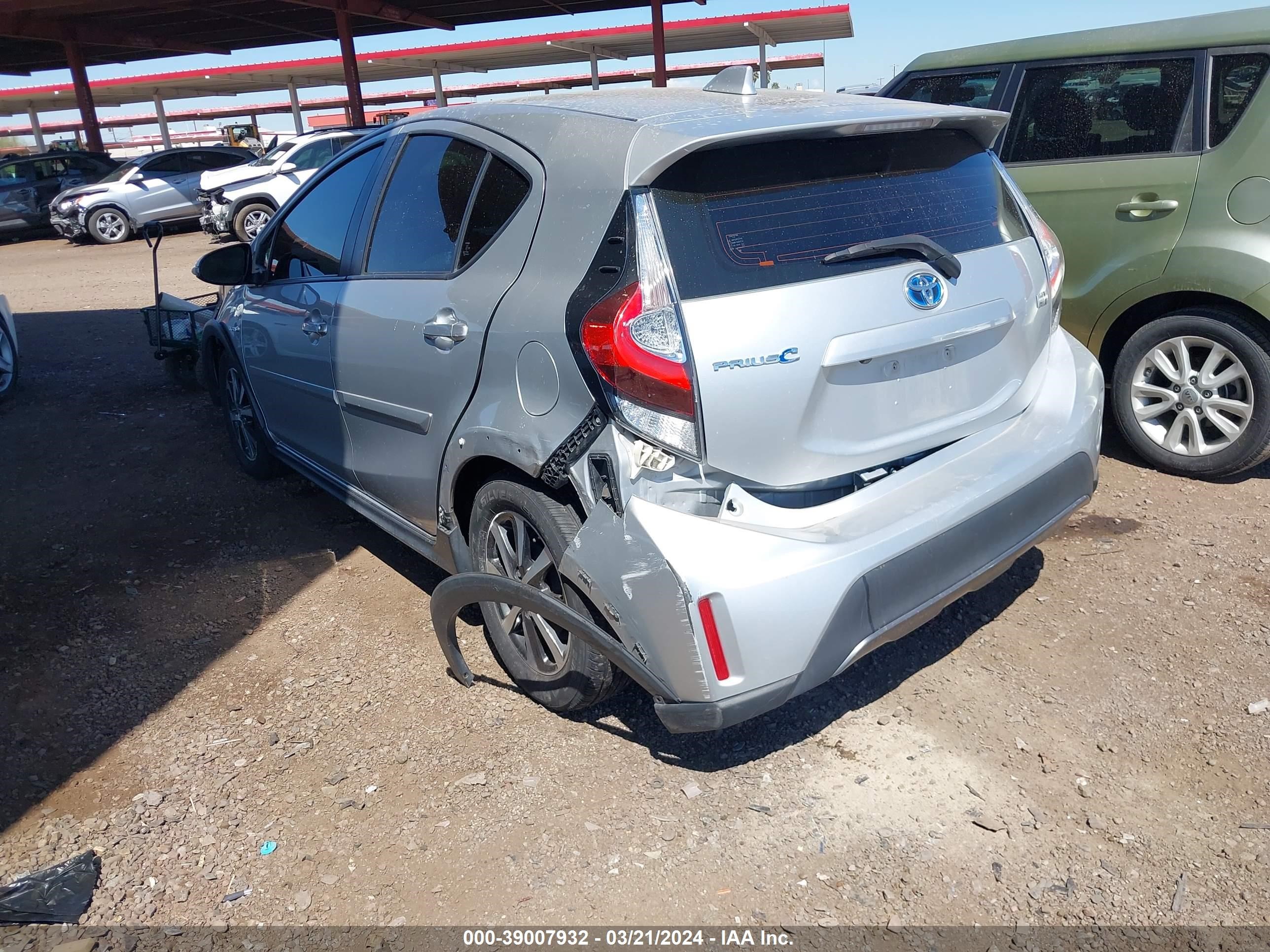 Photo 2 VIN: JTDKDTB38J1617714 - TOYOTA PRIUS C 