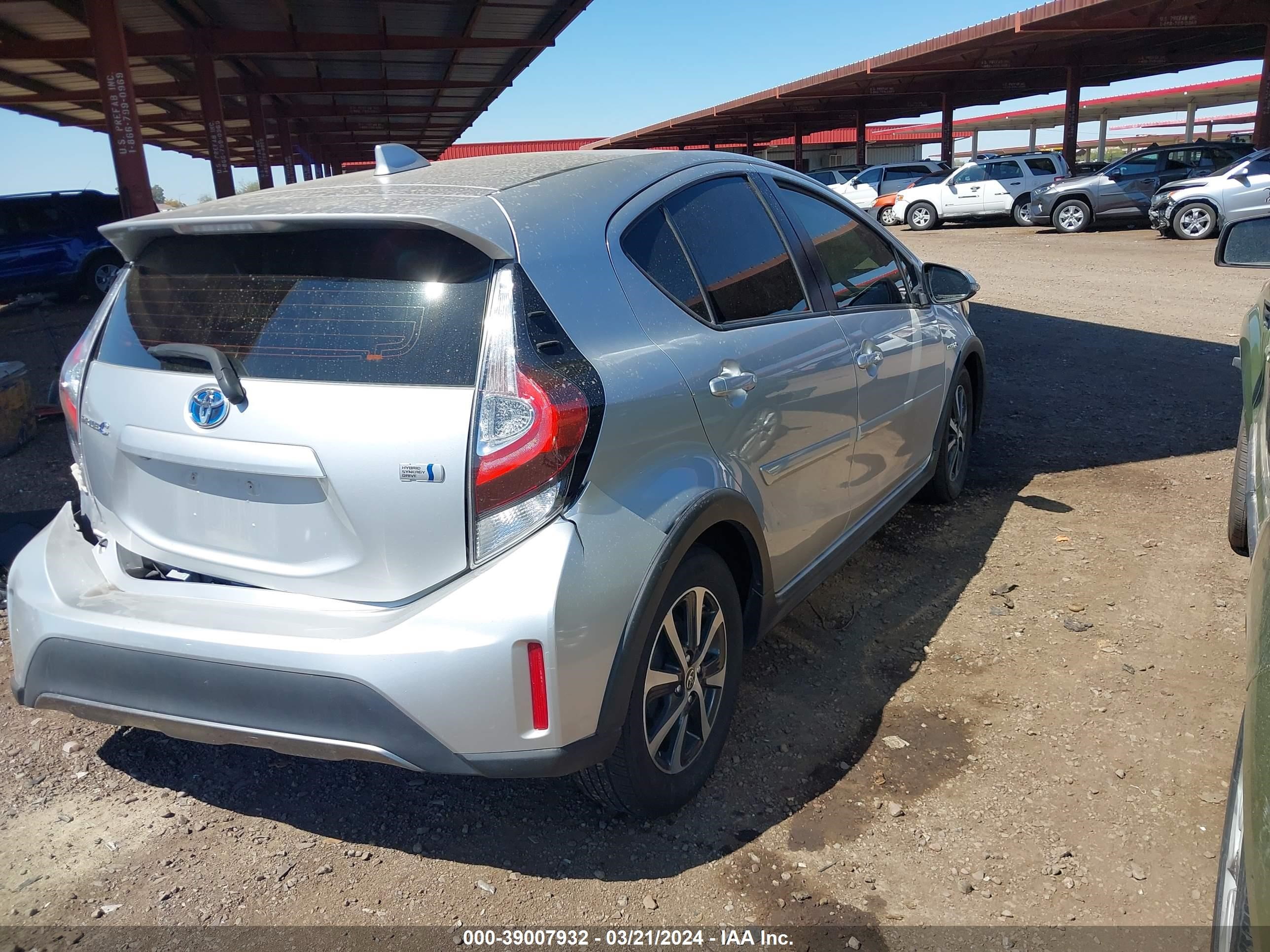 Photo 3 VIN: JTDKDTB38J1617714 - TOYOTA PRIUS C 