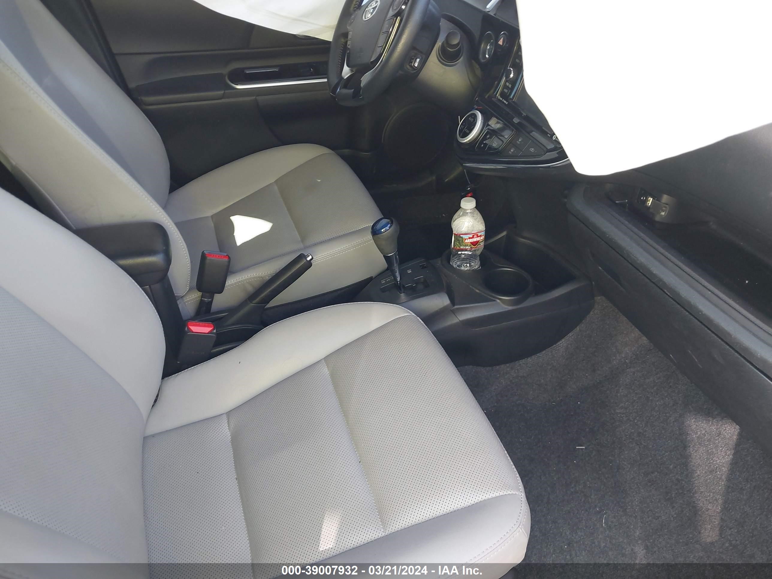 Photo 4 VIN: JTDKDTB38J1617714 - TOYOTA PRIUS C 