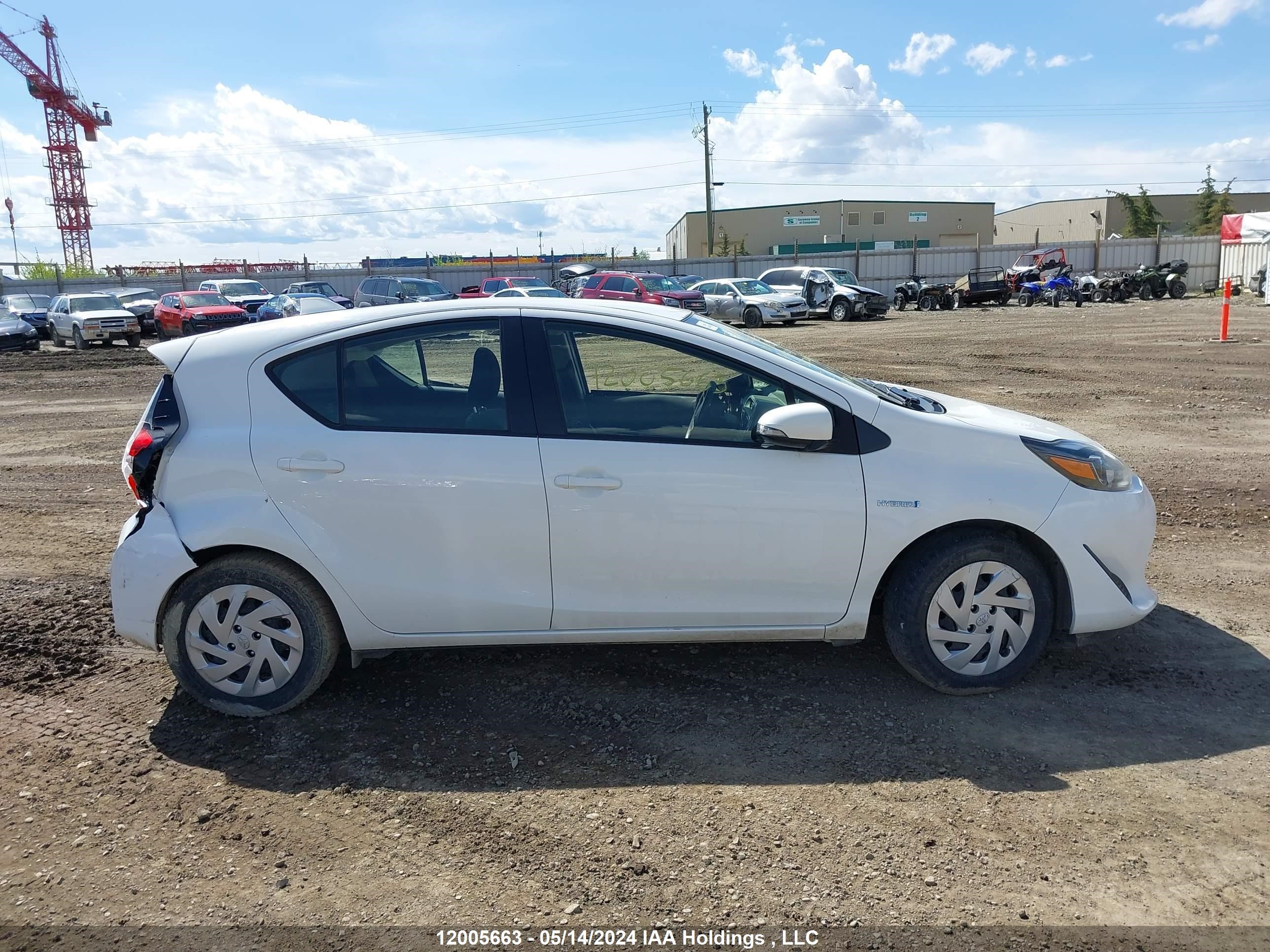 Photo 13 VIN: JTDKDTB38K1629461 - TOYOTA PRIUS C 