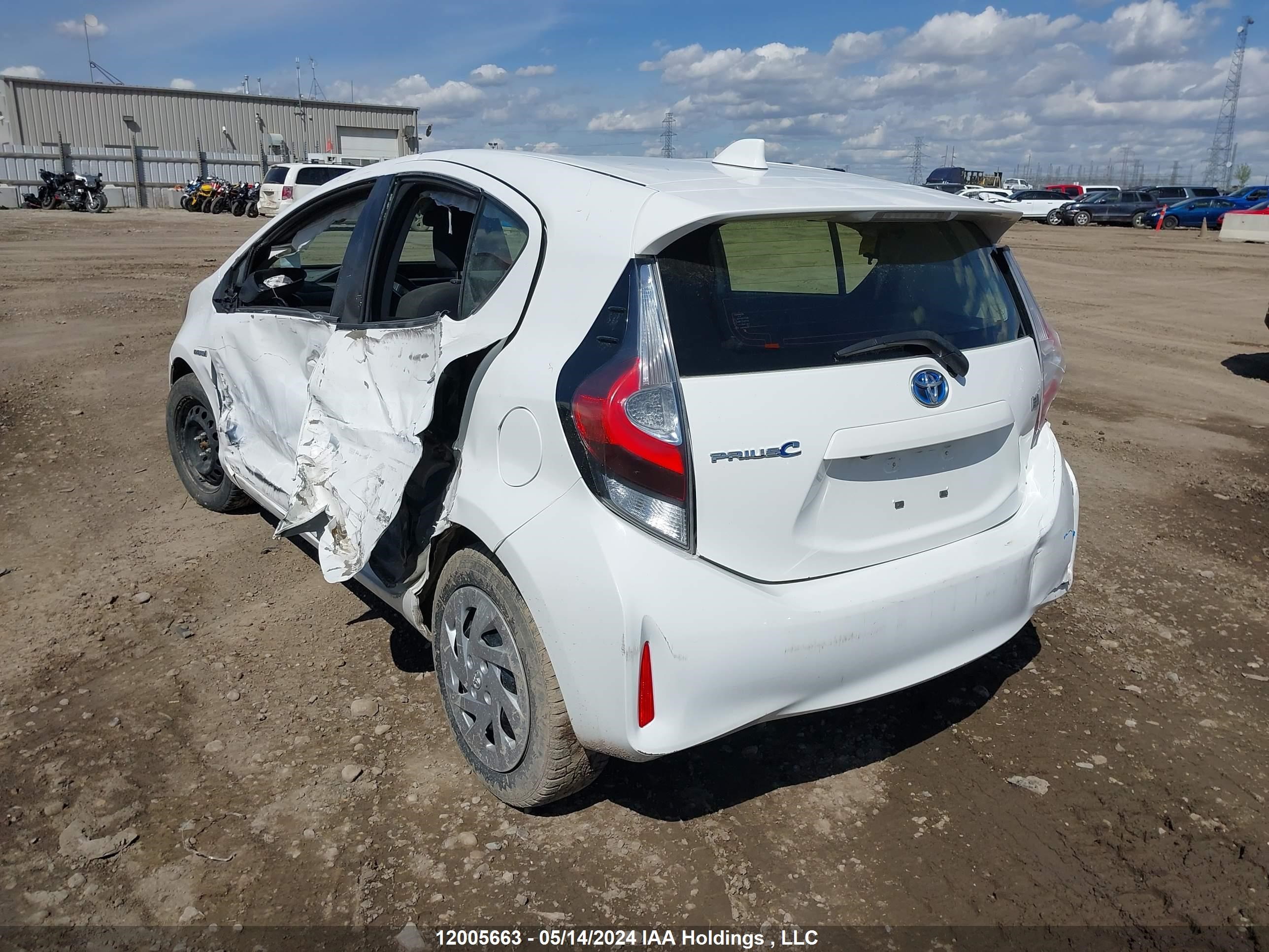 Photo 2 VIN: JTDKDTB38K1629461 - TOYOTA PRIUS C 