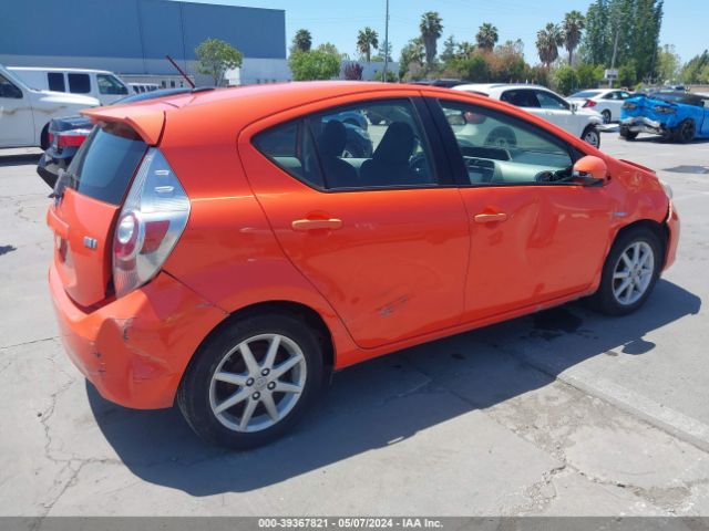 Photo 3 VIN: JTDKDTB39C1009915 - TOYOTA PRIUS C 