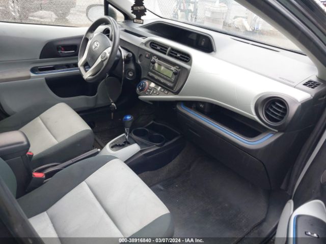 Photo 4 VIN: JTDKDTB39C1025693 - TOYOTA PRIUS C 