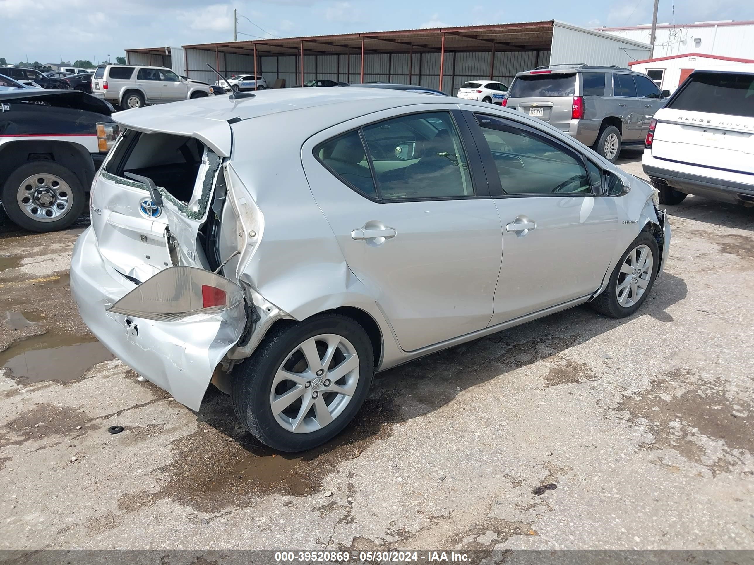 Photo 3 VIN: JTDKDTB39C1027038 - TOYOTA PRIUS C 