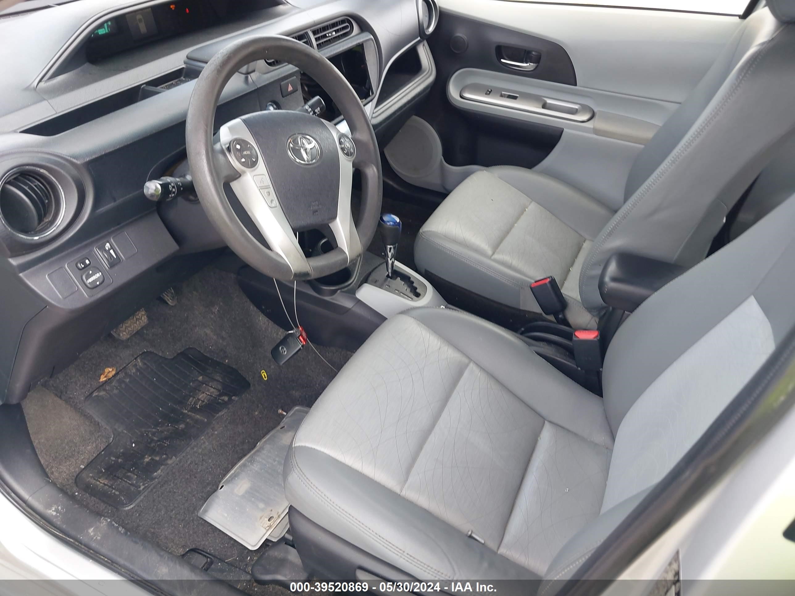 Photo 4 VIN: JTDKDTB39C1027038 - TOYOTA PRIUS C 