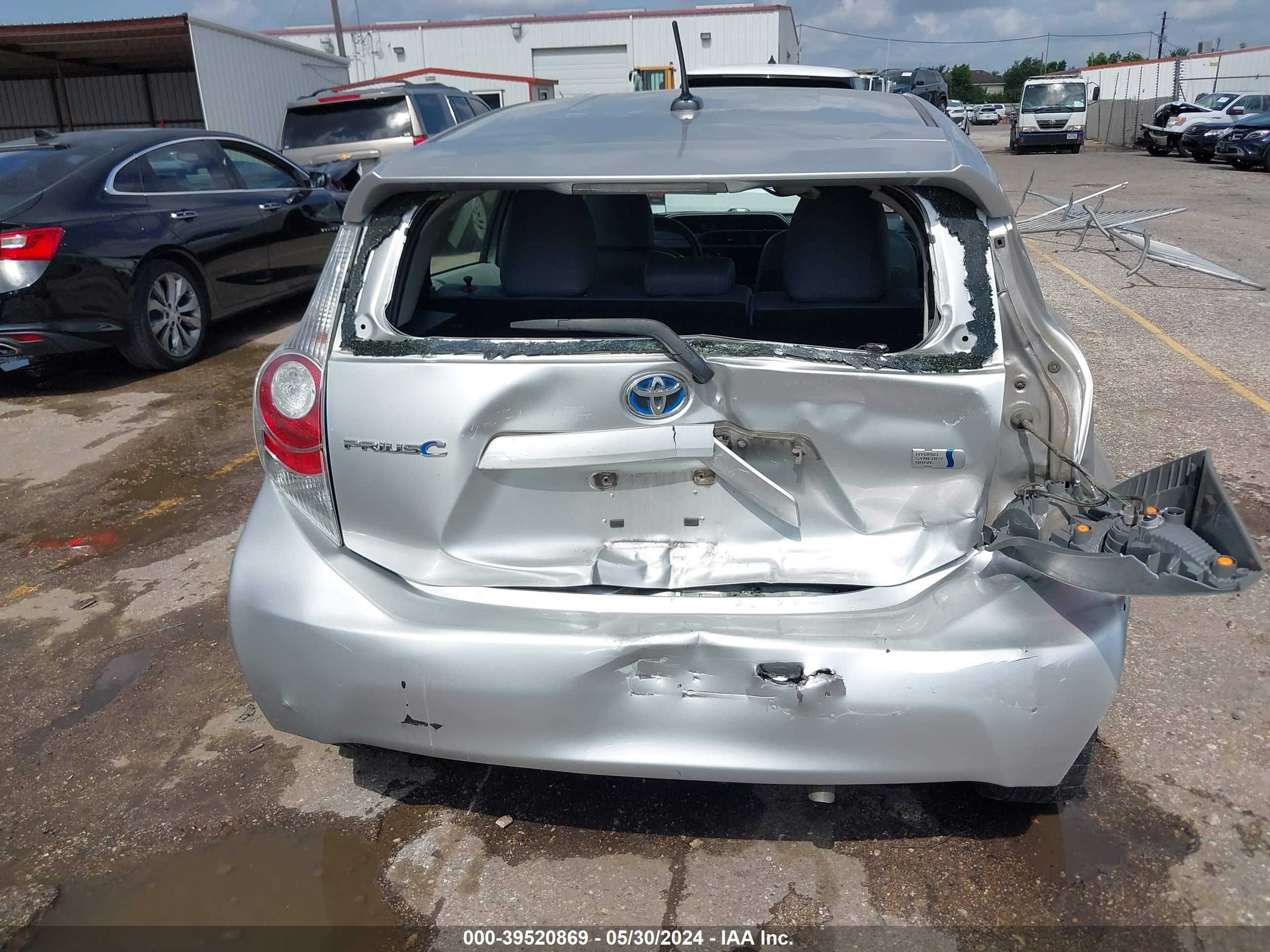 Photo 5 VIN: JTDKDTB39C1027038 - TOYOTA PRIUS C 