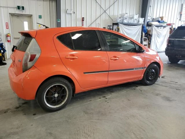 Photo 2 VIN: JTDKDTB39D1037215 - TOYOTA PRIUS C 