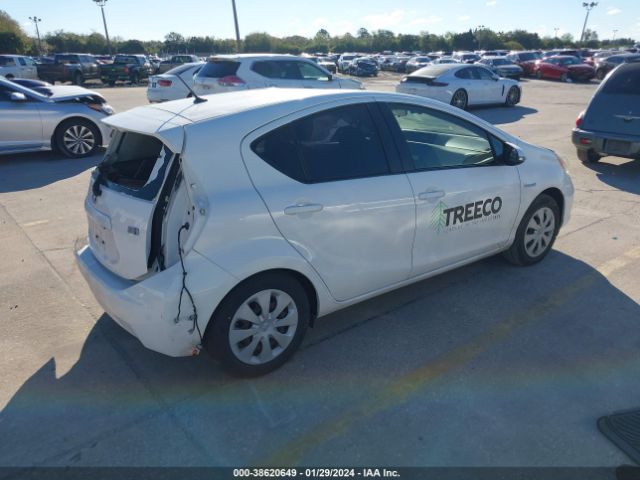 Photo 3 VIN: JTDKDTB39D1043631 - TOYOTA PRIUS C 