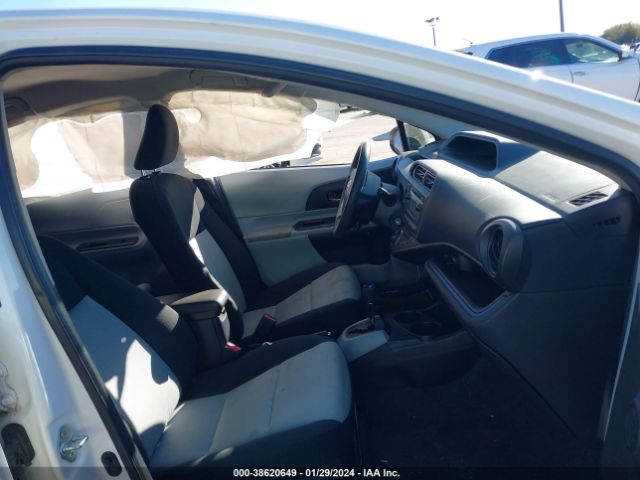 Photo 4 VIN: JTDKDTB39D1043631 - TOYOTA PRIUS C 