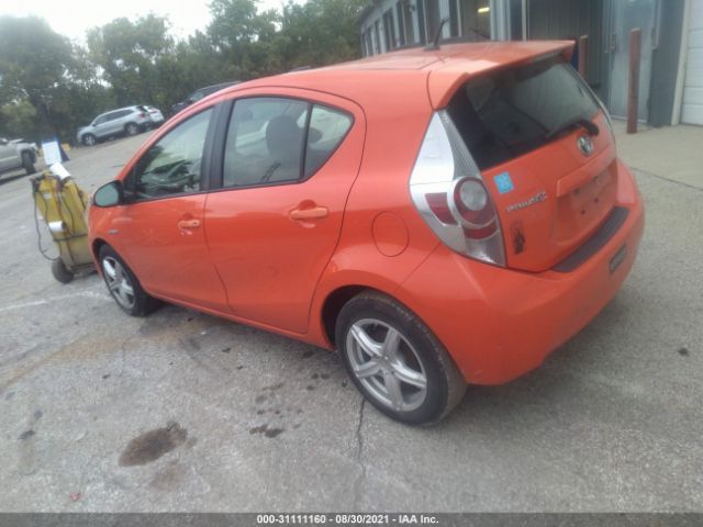 Photo 2 VIN: JTDKDTB39D1045041 - TOYOTA PRIUS C 