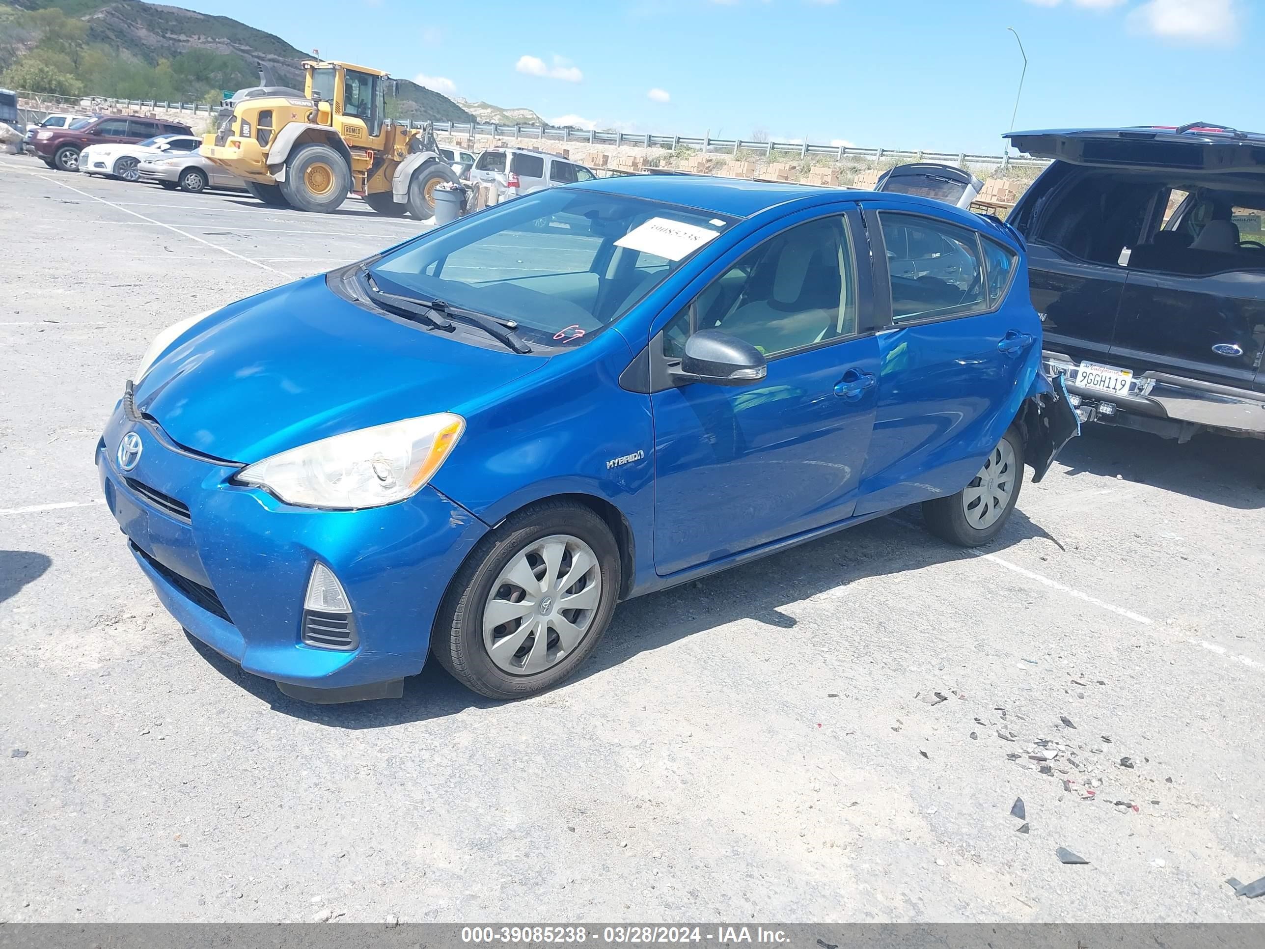 Photo 1 VIN: JTDKDTB39D1047341 - TOYOTA PRIUS C 